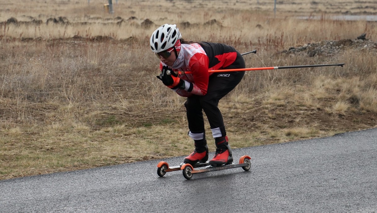 Türkiye ve Balkan şampiyonu Şennur Kartal, kayaklı koşuda gözünü olimpiyatlara dikti: