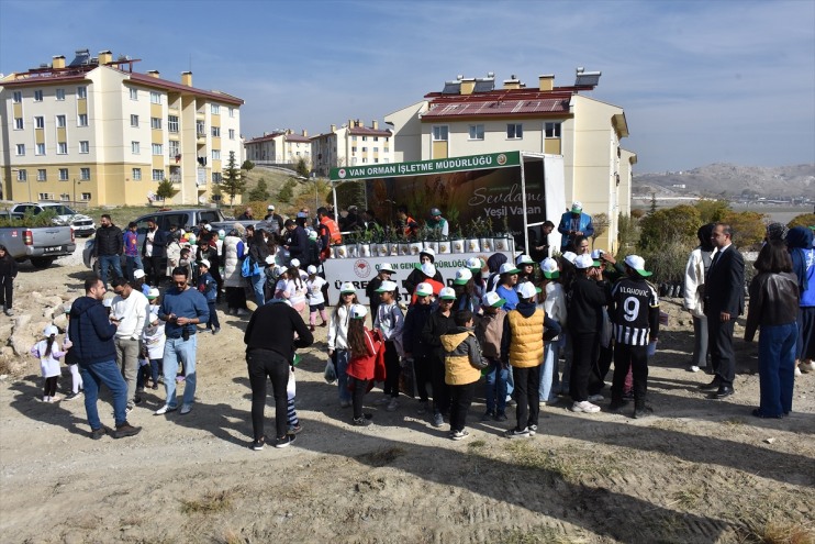 buluşturuldu ve çevre fidan illerde binlerce toprakla  Van 2