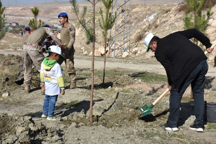 buluşturuldu ve fidan illerde çevre binlerce Van toprakla  5