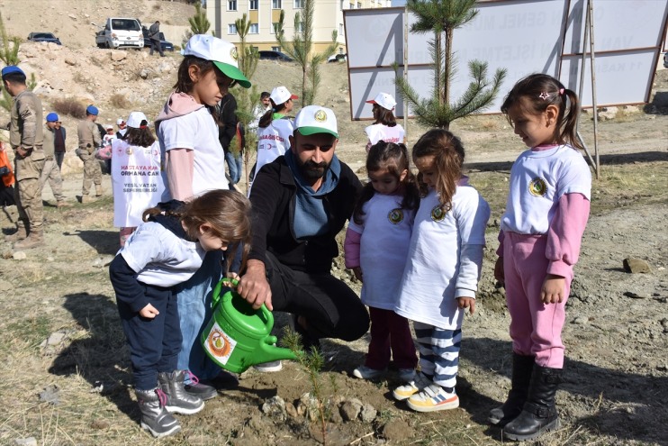 fidan illerde Van toprakla binlerce buluşturuldu  ve çevre 7