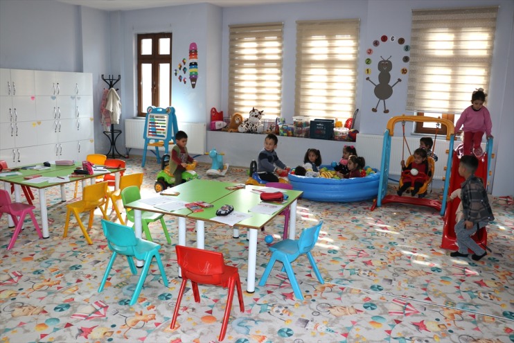 yaylada ediniyor da meslek çalışan Yazın kışın kırsaldaki kadınlar kurslarda 4