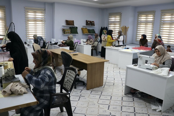 çalışan kadınlar kışın Yazın meslek ediniyor da kırsaldaki yaylada kurslarda 5