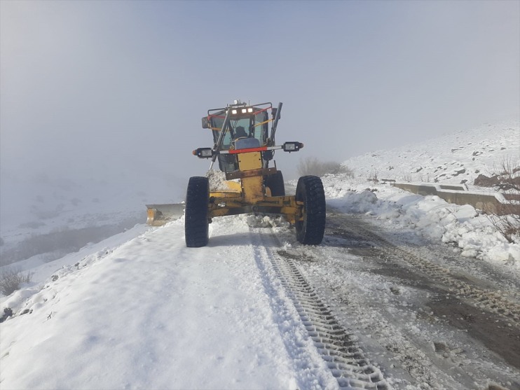 kapanan kar köy yolları çalışmayla Ağrı