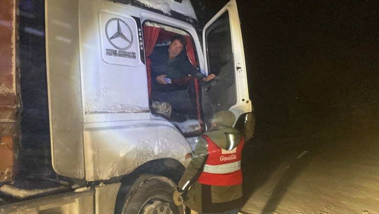 nedeniyle ulaşım ve Tendürek kar tipi geçidinde Ağrı