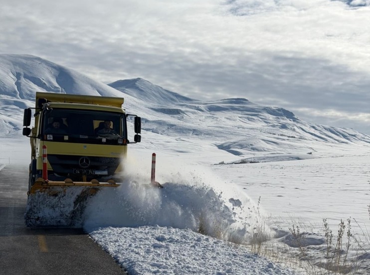 354 ulaşıma kapanan açıldı Ağrı'da kardan yolu köy 1