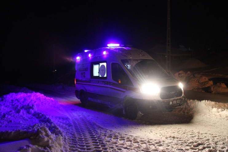 mücadele rahatsızlanan köyde ekipleri hastanın yardımına 2 yetişti Ağrı'da karla 1