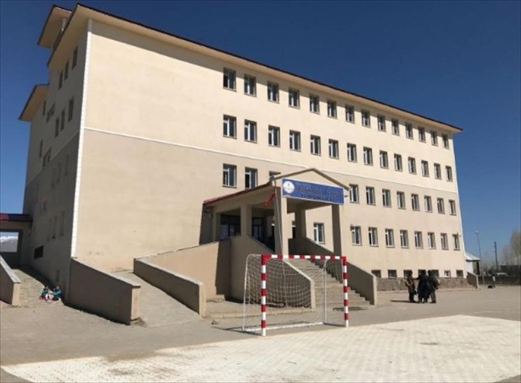 Ağrı'da okulun bahçesinde hafif ticari aracın çarptığı öğrenci hayatını kaybetti