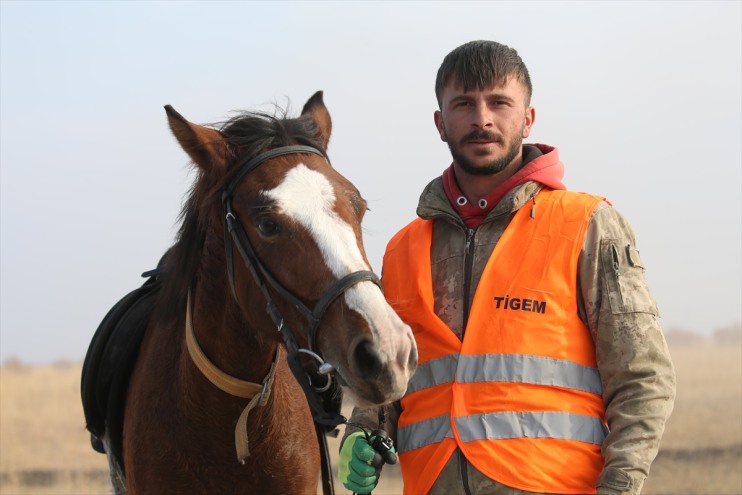 kontrol eğittikleri Ağrı kovboyları atlarıyla ediyor Dağı