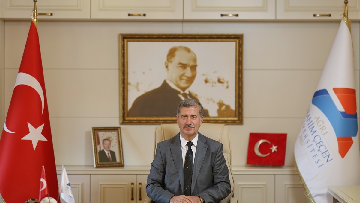 Ağrı İbrahim Çeçen Üniversitesi Rektörü, bilimsel çalışmalarıyla dünyanın en etkili akademisyenleri listesinde