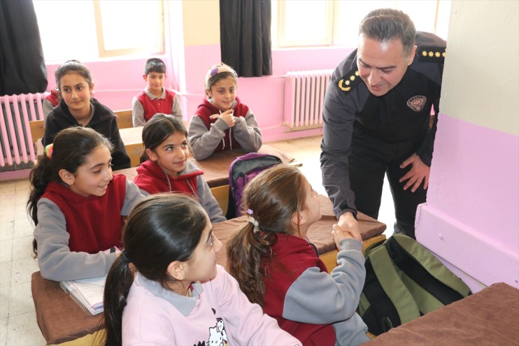 yardım Ağrı ısıtan köy kış mevsiminde çocuklarını polisinden 1