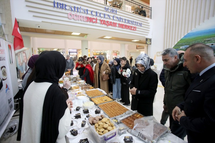 Ağrı’da üniversite öğrencileri Gazze için kermes düzenledi