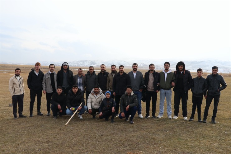 gençler dara kışın, stres Ağrılı topa atıyor gurbetçi oyunuyla unutulan 6