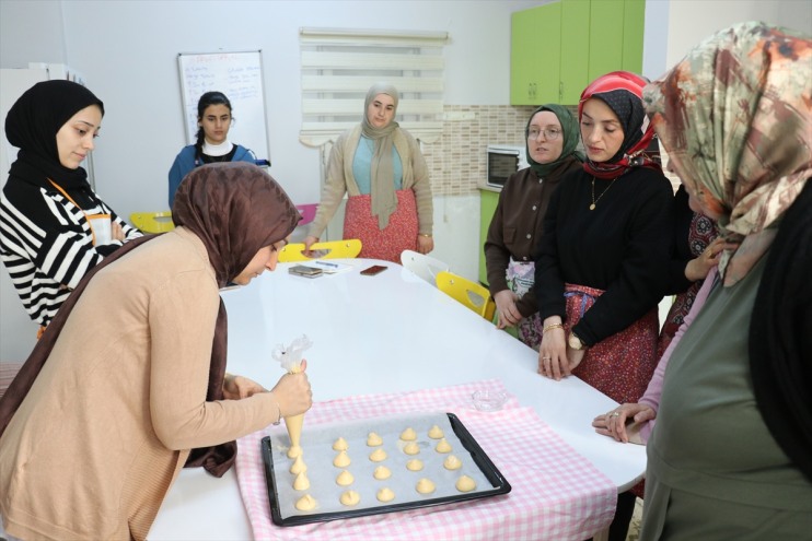 mutfağı pastacılık kadınlar gelir aşçılık kapısına kurslarıyla çeviriyor Ağrılı ve 5