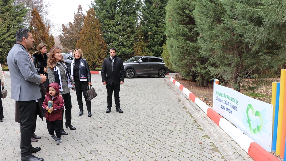 Beşiktaş Kulübünün "İyiliğe Kanat Aç Projesi" kapsamında Elazığ'a gelen heyet ziyaretlerde bulundu