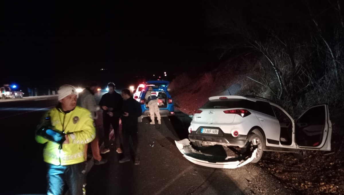 Bingöl'de iki otomobilin çarpıştığı kazada 4 kişi yaralandı