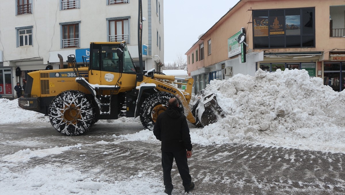 Şırnak, Siirt, Elazığ ve Bingöl'de kar nedeniyle 269 yerleşim yerine ulaşım sağlanamıyor
