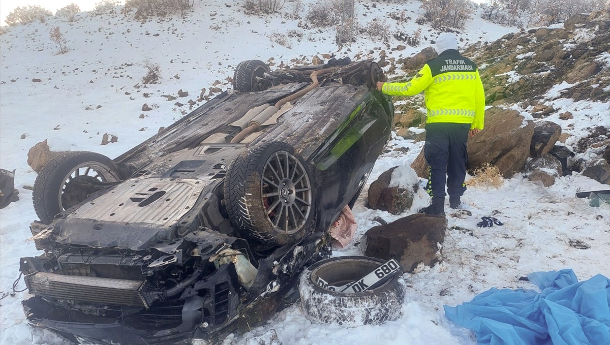 Bingöl’de şarampole devrilen otomobildeki 4 kişi yaralandı
