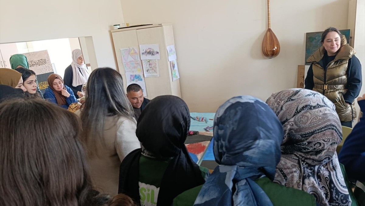 Bitlis'te Yeşilay gönüllüleri engelli bireyleri ziyaret etti