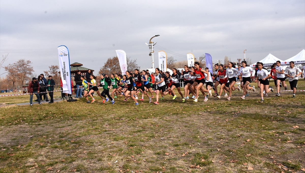 Bölgesel Kros Ligi Yarı Final Yarışmaları Van'da yapıldı