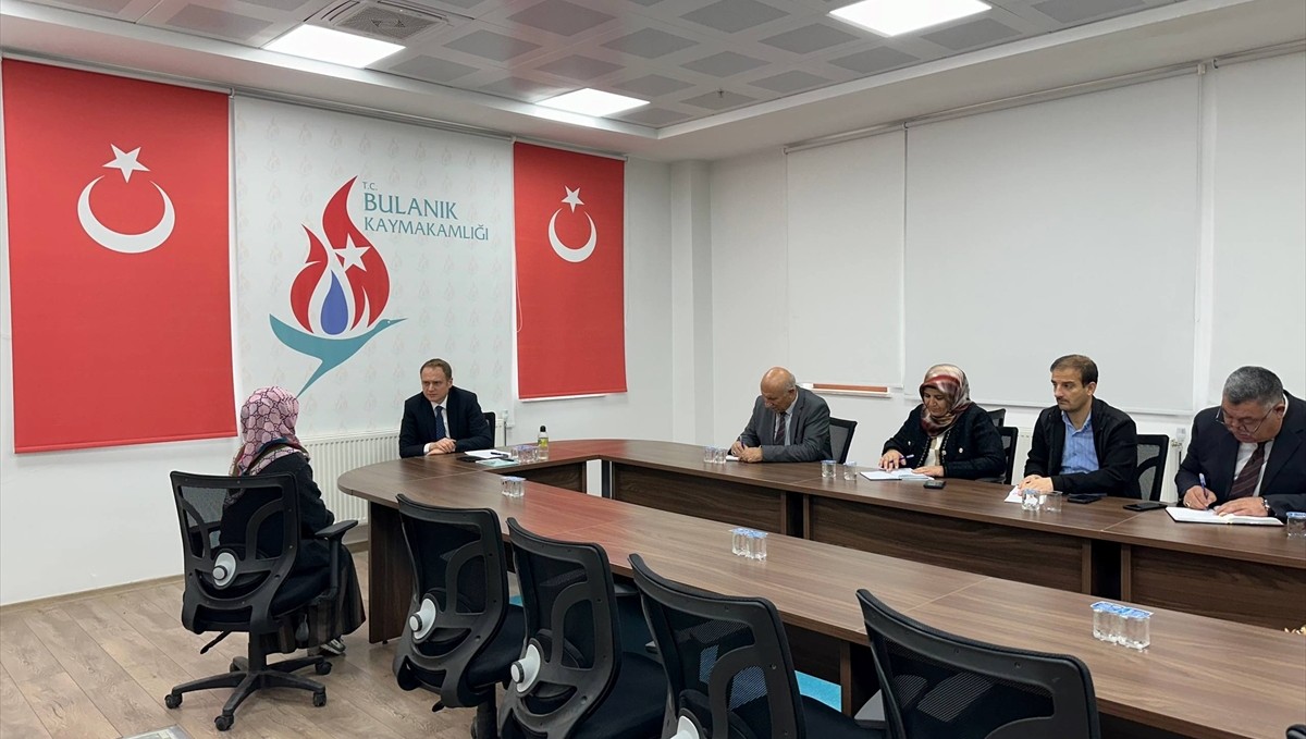 Bulanık Kaymakamı Koşansu, vatandaşlarla bir araya geldi