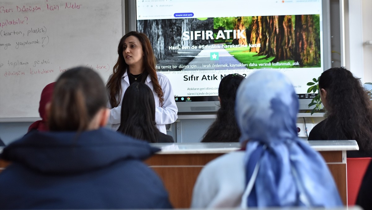 Çevre beratı verilen okulun öğrencileri çevre bilincini yaşayarak öğreniyor