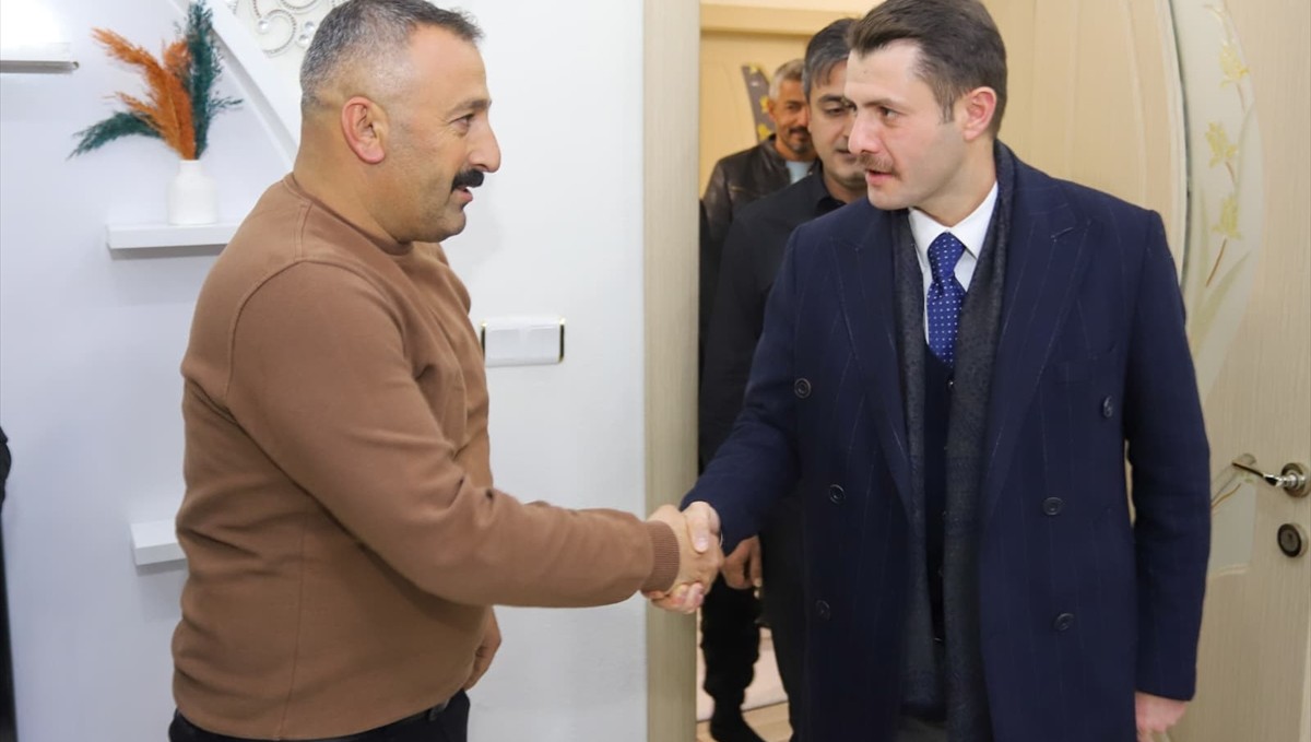 Çukurca Kaymakamı Cebeci, vatandaşlarla buluştu