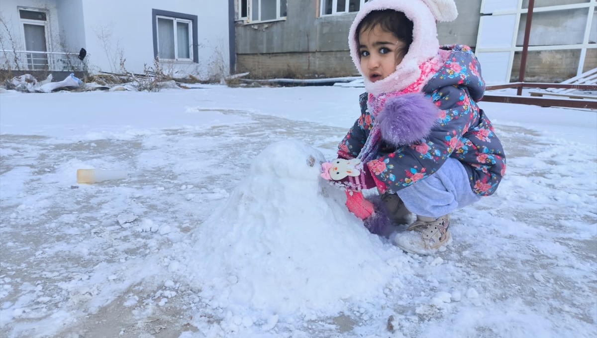 Doğanşehir'de kar etkili oldu