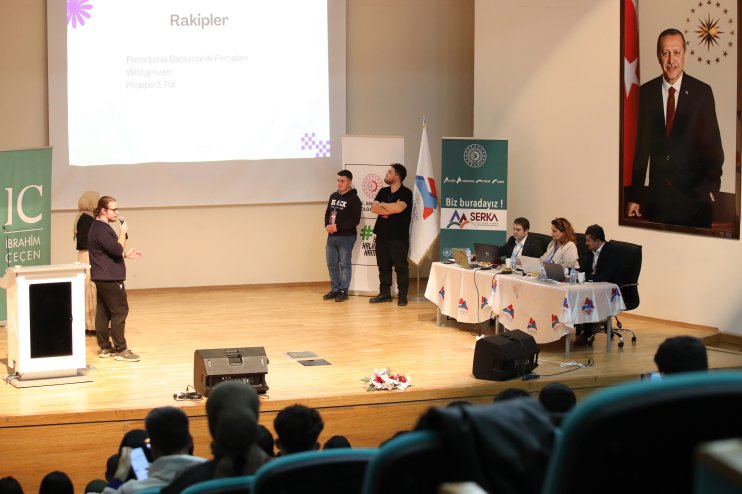Doğu Anadolu Bölgesinde İlk Kez Düzenlenen Ağrı Startup Weekend Etkinliğinde AİÇÜ