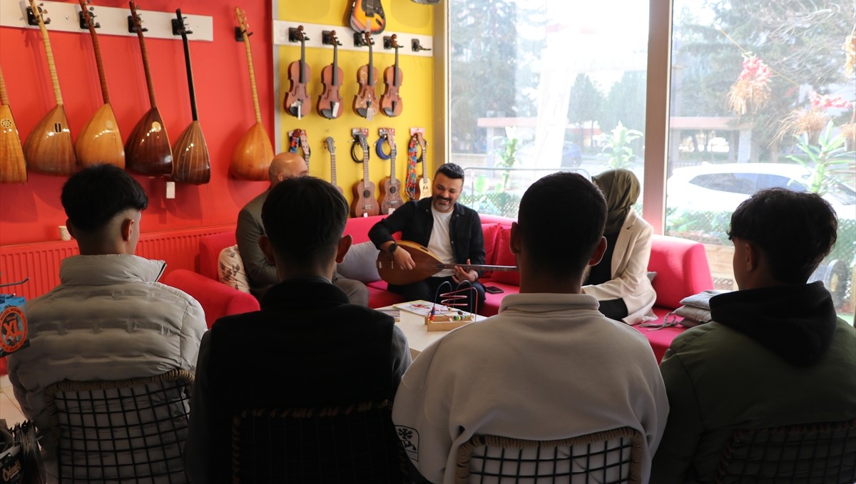 Elazığ'da denetimli serbestlik tedbiri altındaki çocuklar sanatla buluşuyor