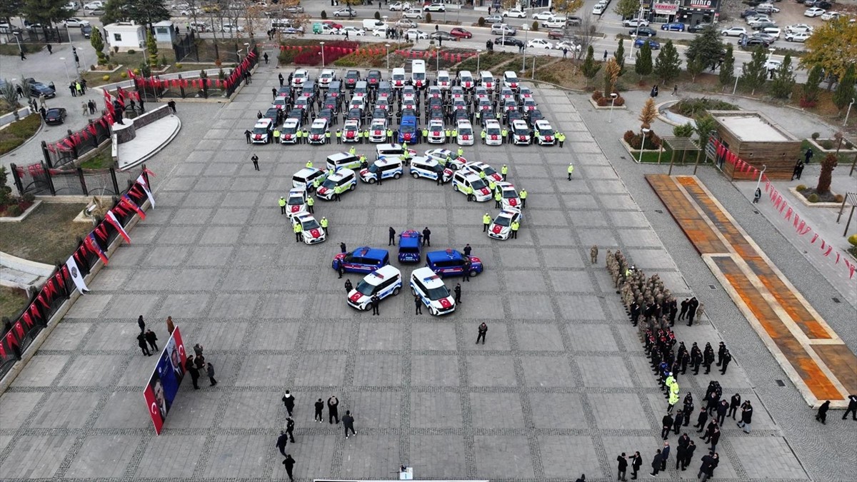 Elazığ'da emniyet ve jandarma araç filosu 84 yeni araçla güçlendirildi