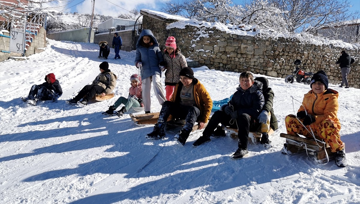Erzincan'da çocukların kızak keyfi