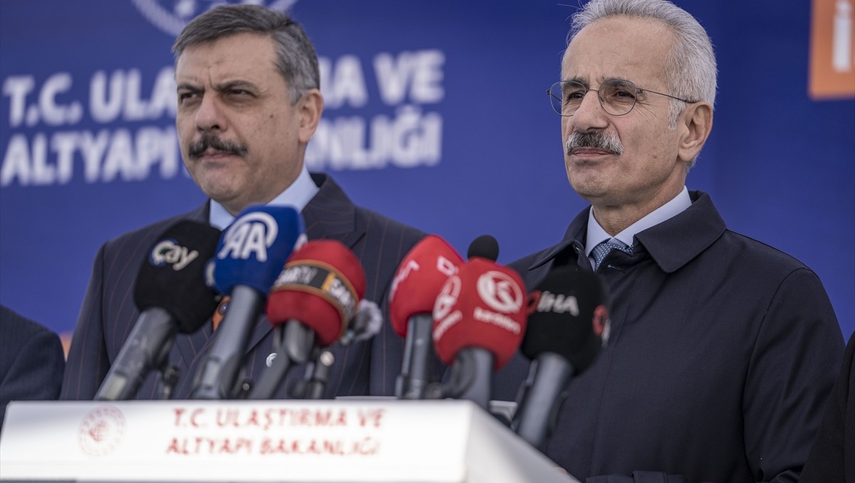 ERZURUM - Bakan Uraloğlu: Mevcut güzergahın süresini 40 ila 60 dakika azaltmış olacağız