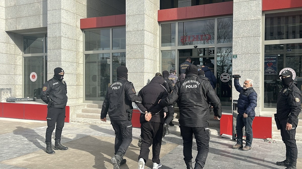 Erzurum'da bir kişinin öldüğü bıçaklı kavgayla ilgili 3 zanlı tutuklandı