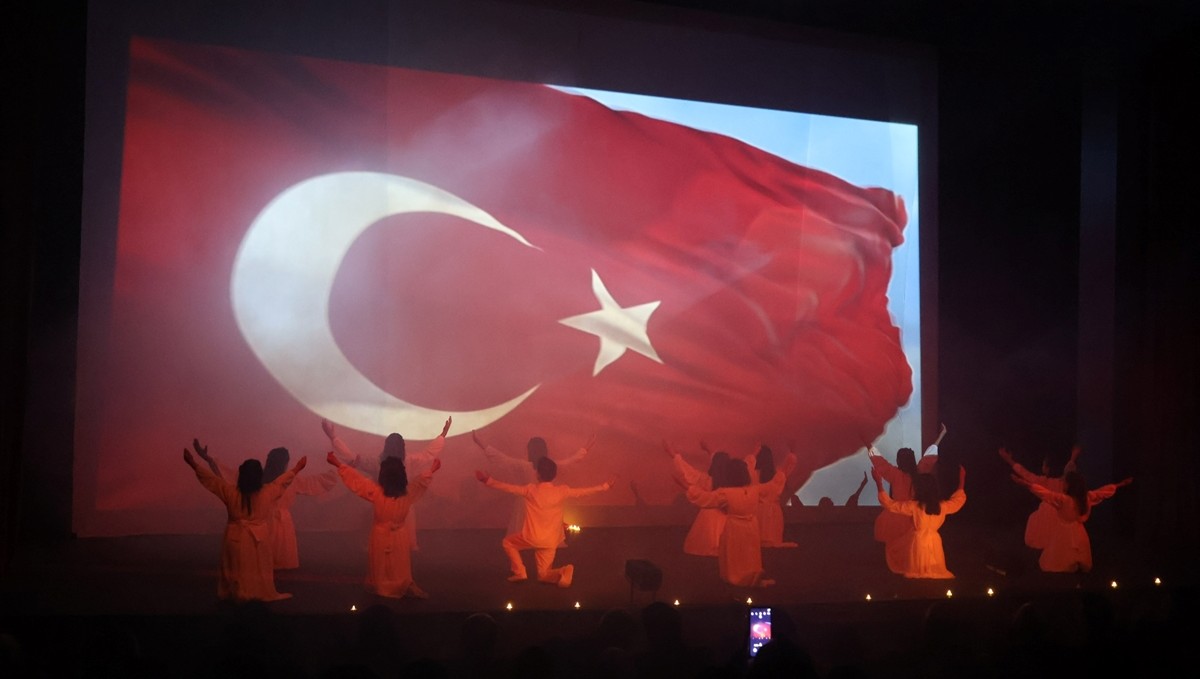 Erzurum'da devlet korumasındaki çocuklar Harman Yeri 1915 tiyatrosuyla sahne aldı