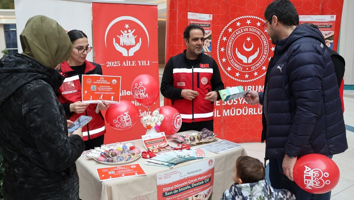 Erzurum'da Dijital Dünyada Çocuk Hakları temasıyla imza kampanyası başlatıldı