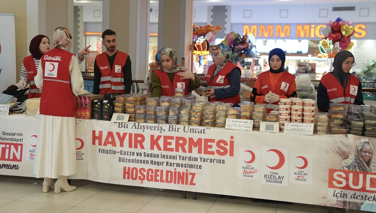 Erzurum'da Filistin ve Sudan için yardım kermesi düzenlendi
