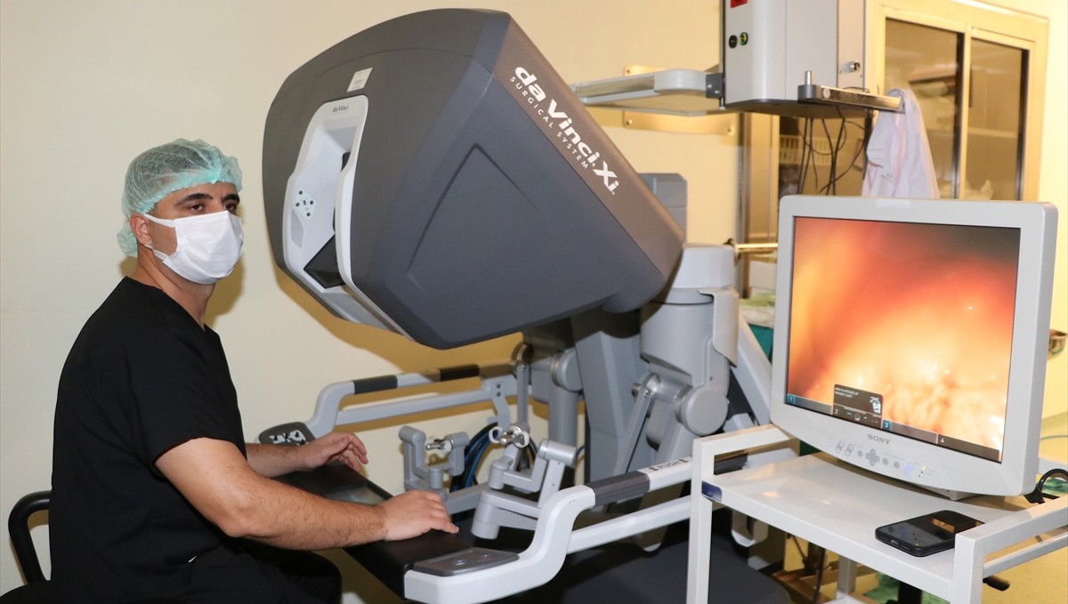 Erzurum Şehir Hastanesi'nde robotik cerrahi yöntemiyle ilk göğüs ameliyatı