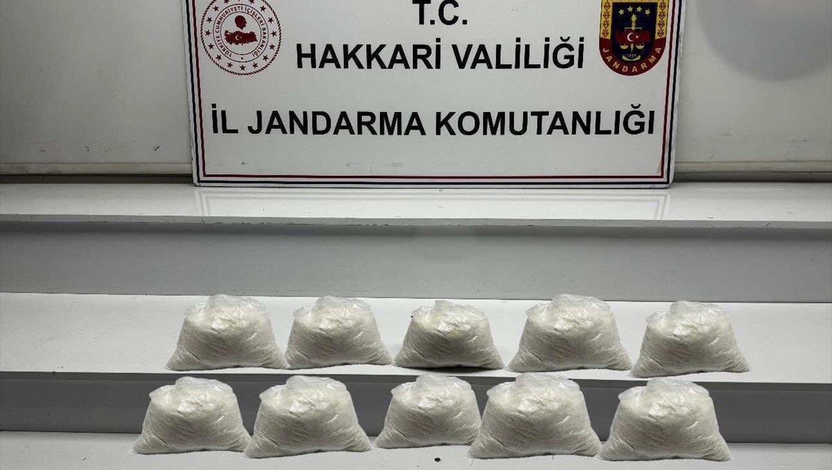 Hakkari'de 9 kilo 890 gram sentetik uyuşturucu ele geçirildi