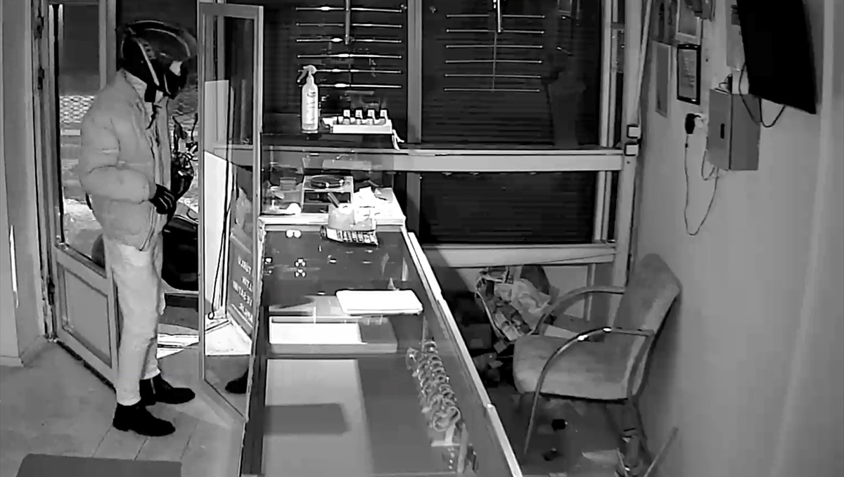 Iğdır'da kuyumcu soyup lüks araç satın alan 3 kişi yakalandı