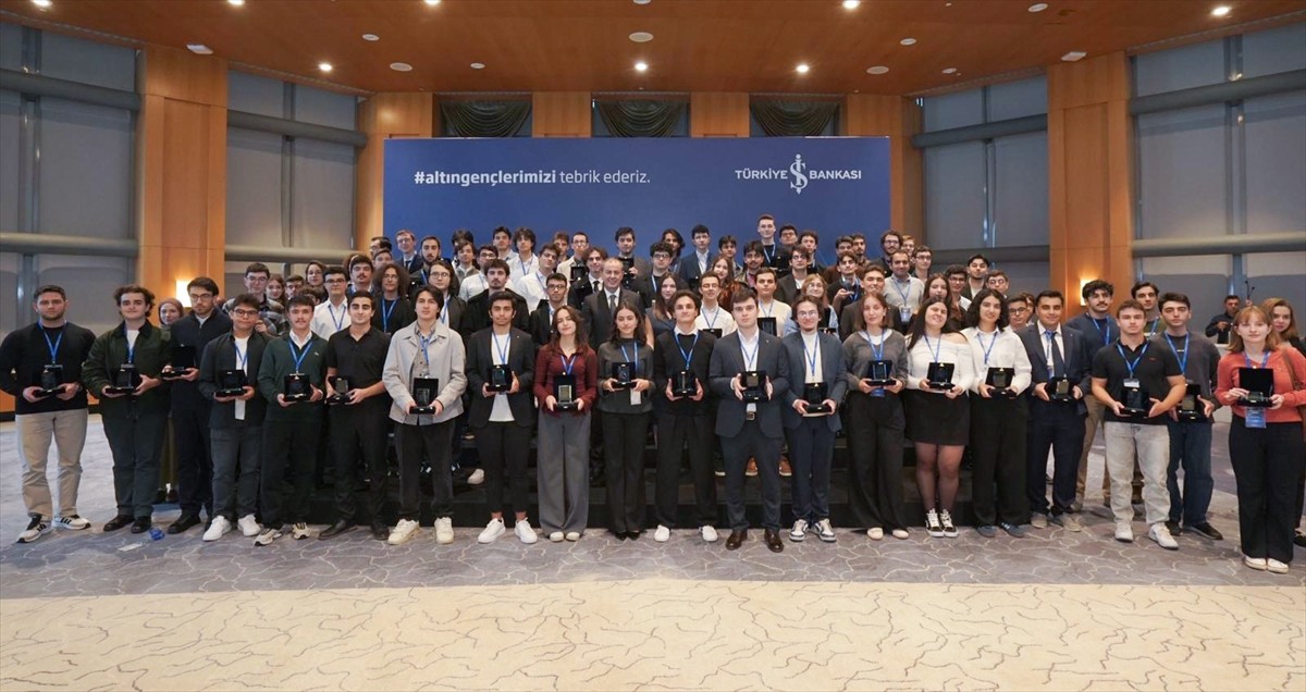 İş Bankası'nın "Altın Gençler" geleneğiyle 54 yılda 4 bine yakın genç ödüllendirildi