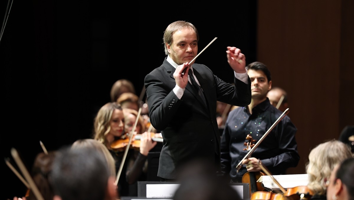 İstanbul Devlet Senfoni Orkestrası keman virtüözü Robert Lakatos