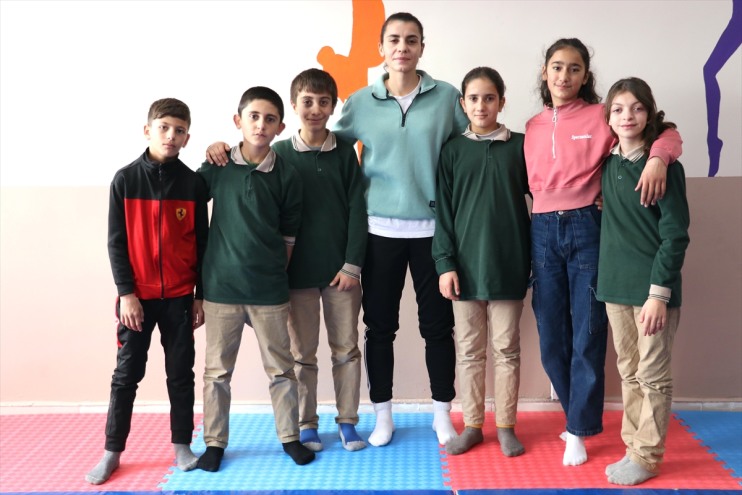 öğrencilere okulda rehberlik sahada Kader kaptanlık Ağrı