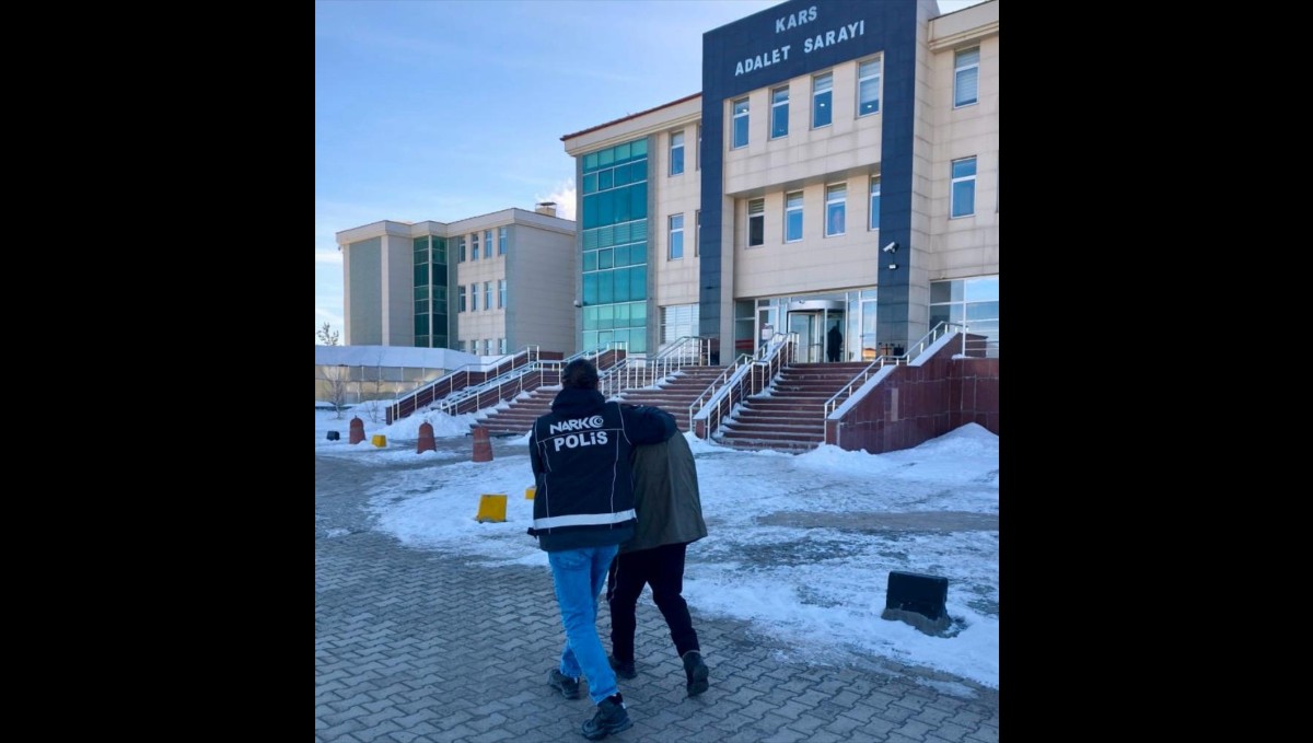 Kars'ta aracında uyuşturucu ele geçirilen şüpheli tutuklandı