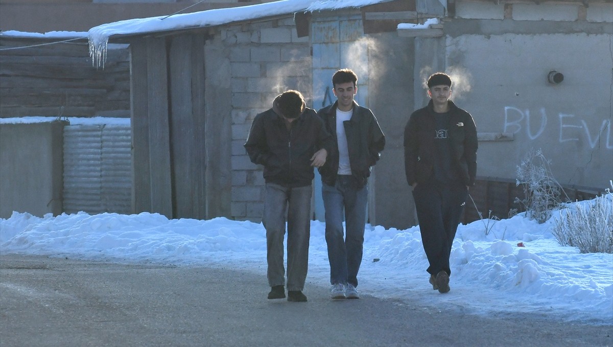 Kars ve Ardahan'da soğuk hava etkili oluyor