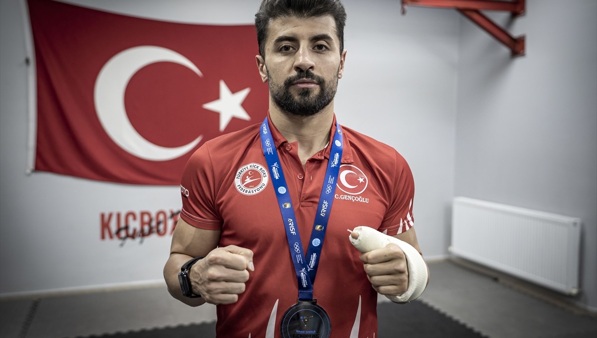 Kırık parmakla final gören Cebrail Gençoğlu, milli forma için verdiği mücadeleyi anlattı