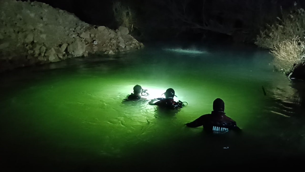 Malatya'da dereye giren genç boğuldu