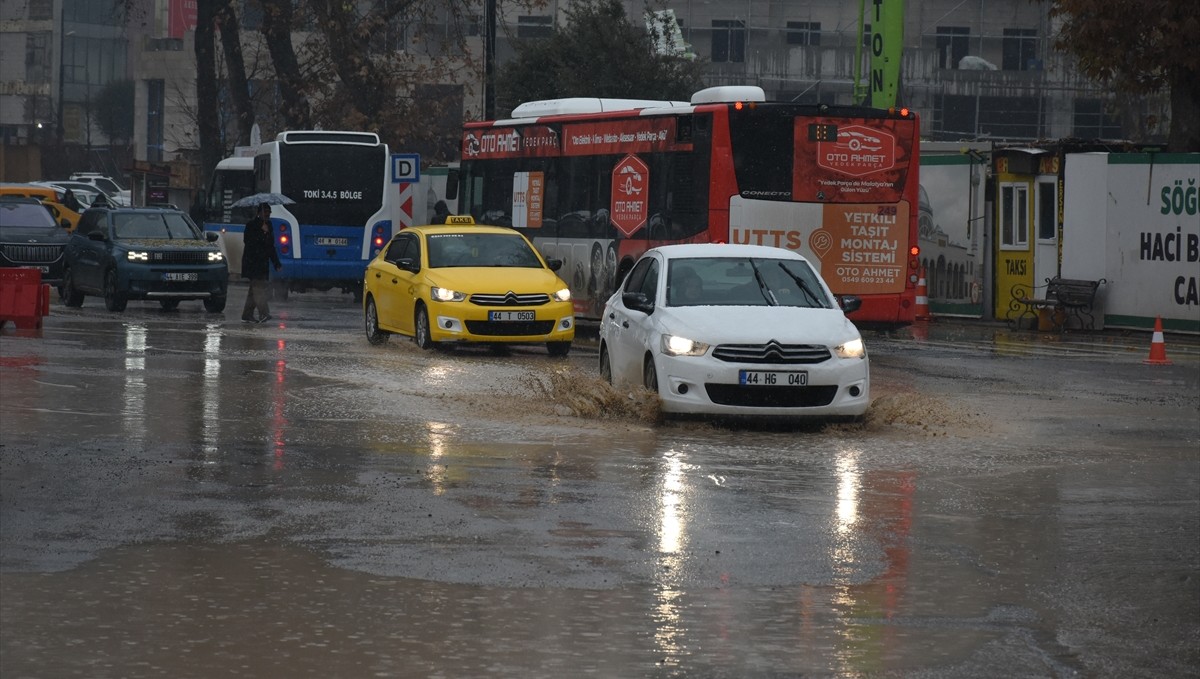 Malatya'da karla karışık yağmur etkili oldu