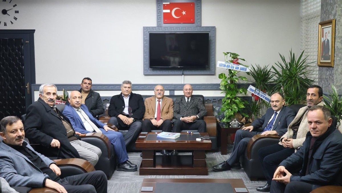 MHP Van il teşkilatından İl Milli Eğitim Müdürü Çandıroğlu'na ziyaret