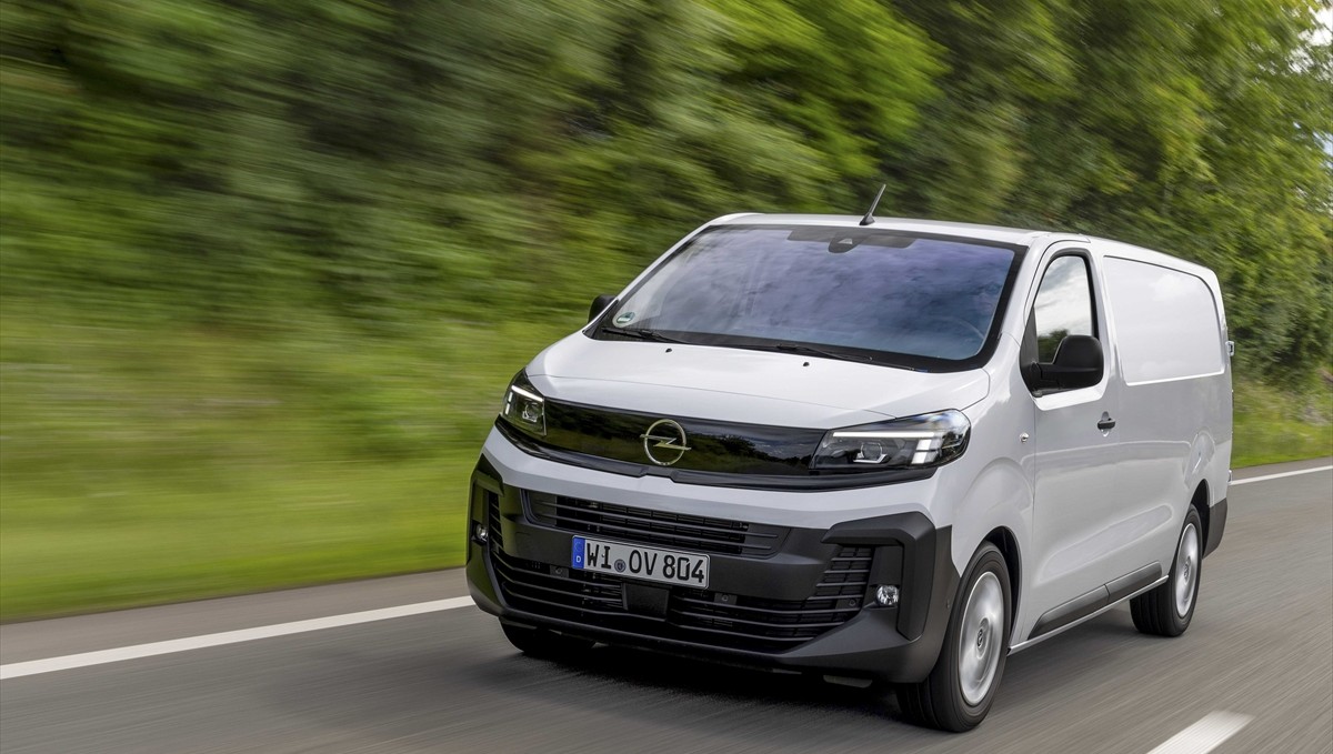 Opel'in Zafira ve Vivaro modelleri satışa sunuldu