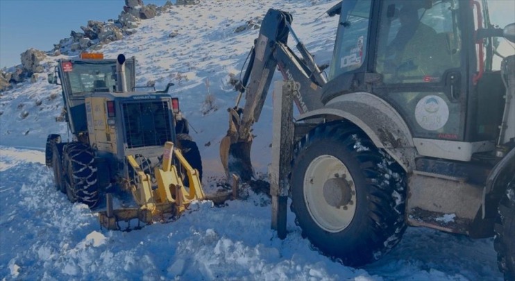 Patnos'ta kara sağlanan iş makinesi kurtarıldı